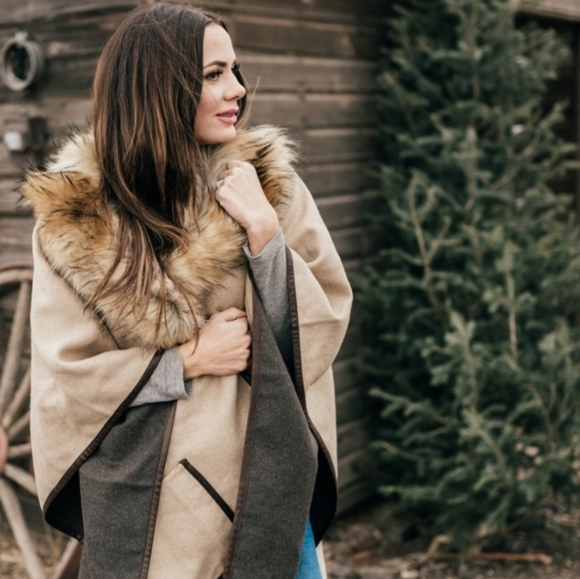 *Evys tree Audrey Cape - Picture 5 of 8